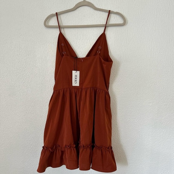 BEAUTIFUL DRESS || NEW WITH TAGS - Picture 2 of 2